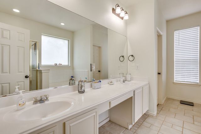 525 Oakbrook Drive, Burleson, TX 76028