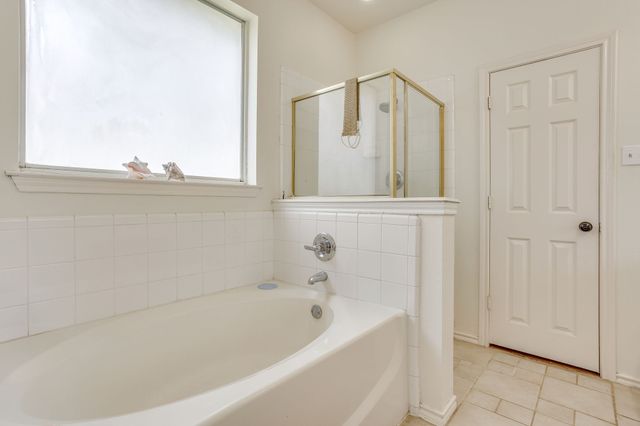 525 Oakbrook Drive, Burleson, TX 76028