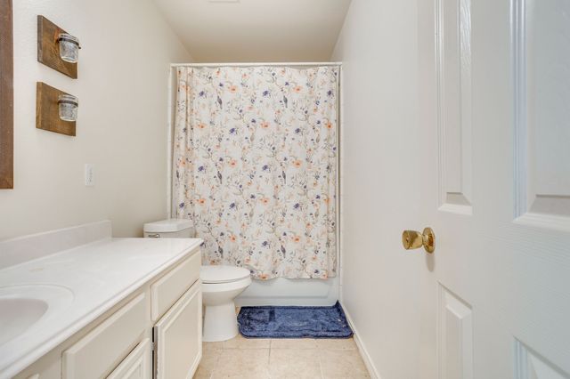 525 Oakbrook Drive, Burleson, TX 76028