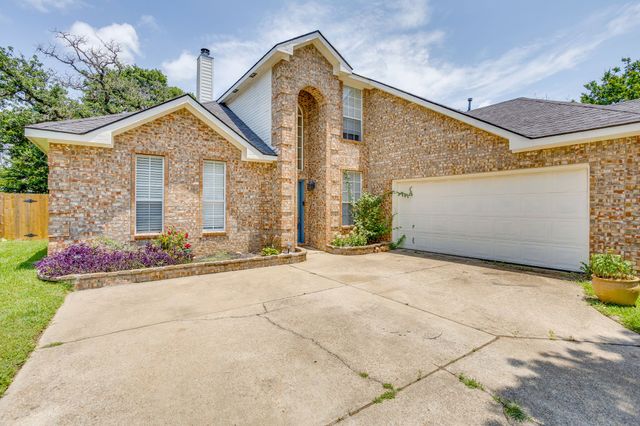 525 Oakbrook Drive, Burleson, TX 76028