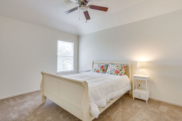 525 Oakbrook Drive, Burleson, TX 76028
