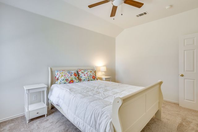 525 Oakbrook Drive, Burleson, TX 76028