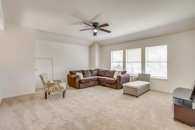 525 Oakbrook Drive, Burleson, TX 76028