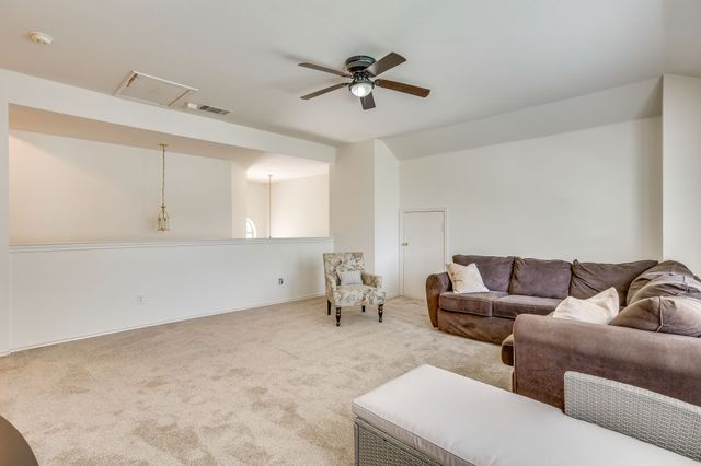 525 Oakbrook Drive, Burleson, TX 76028
