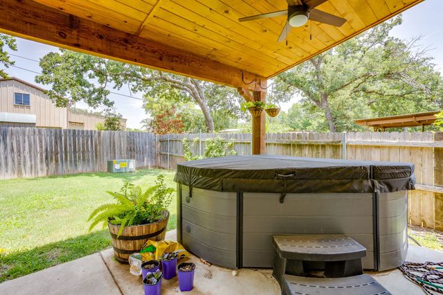 525 Oakbrook Drive, Burleson, TX 76028