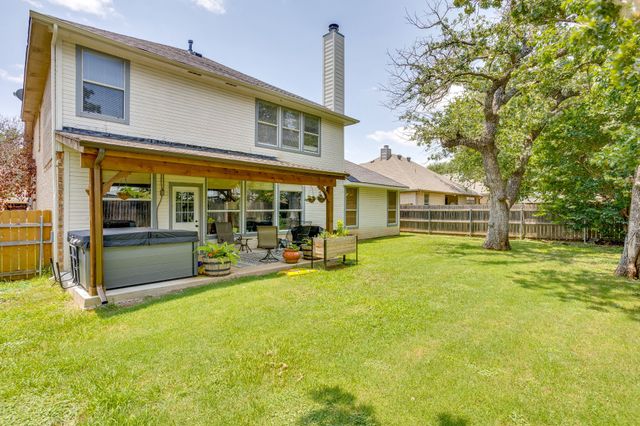 525 Oakbrook Drive, Burleson, TX 76028