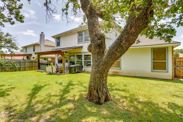 525 Oakbrook Drive, Burleson, TX 76028