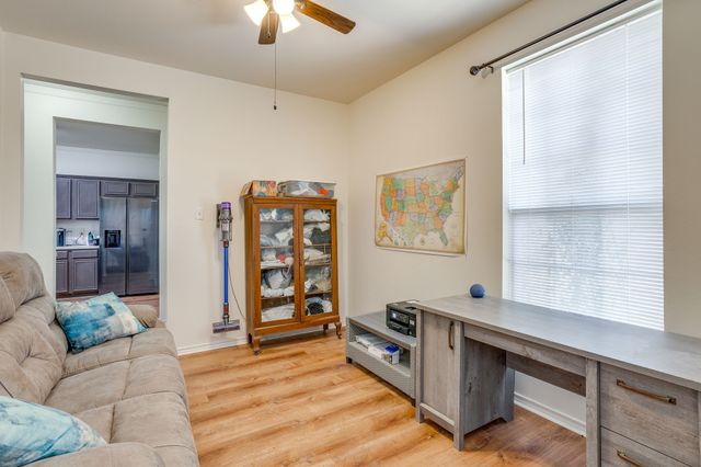 525 Oakbrook Drive, Burleson, TX 76028