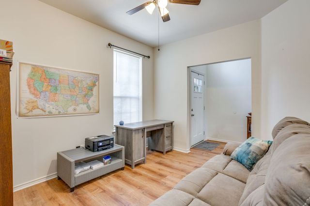 525 Oakbrook Drive, Burleson, TX 76028