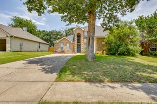 525 Oakbrook Drive, Burleson, TX 76028