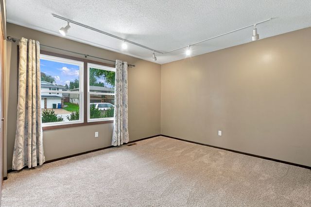 2511 W 60th Street, Davenport, IA 52806