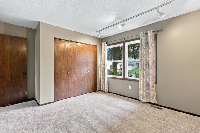 2511 W 60th Street, Davenport, IA 52806