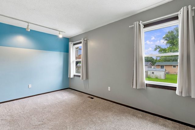 2511 W 60th Street, Davenport, IA 52806