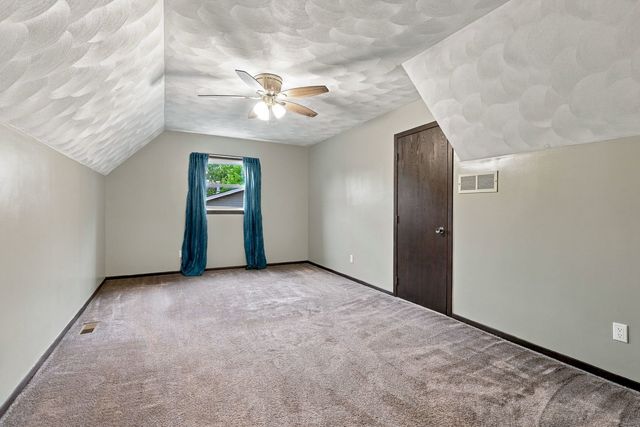 2511 W 60th Street, Davenport, IA 52806