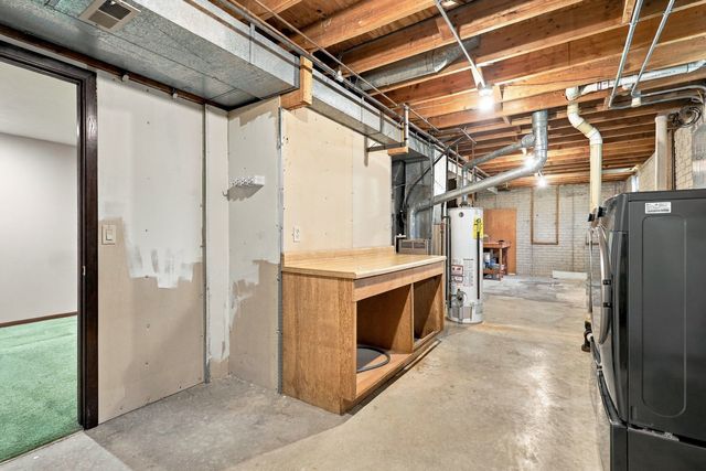 2511 W 60th Street, Davenport, IA 52806