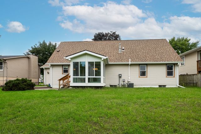 2511 W 60th Street, Davenport, IA 52806
