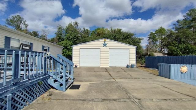 28515 POINSETTIA AVENUE, Paisley, FL 32767