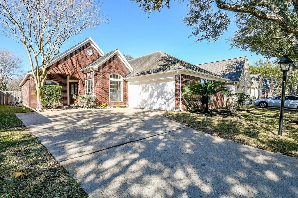 12314 Shadowpoint Drive, Houston, TX 77082