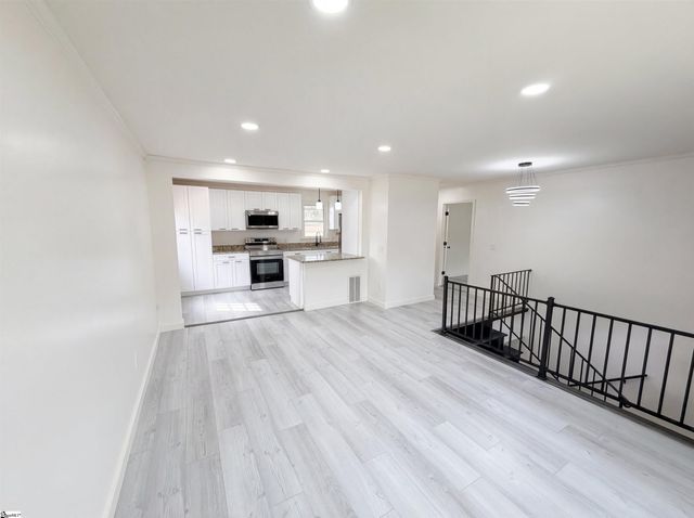 105 Foxhall Court, Easley, SC 29640