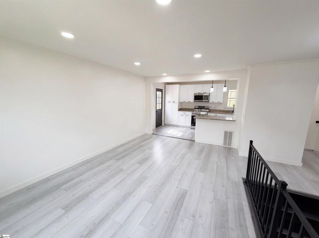 105 Foxhall Court, Easley, SC 29640