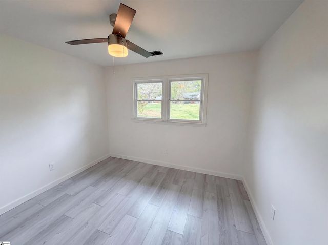 105 Foxhall Court, Easley, SC 29640