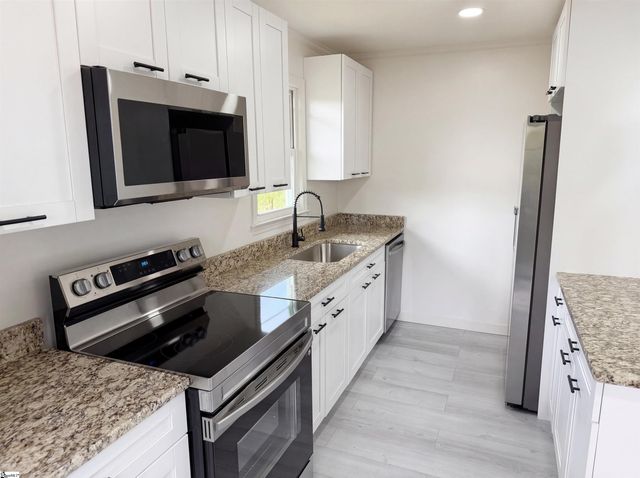 105 Foxhall Court, Easley, SC 29640