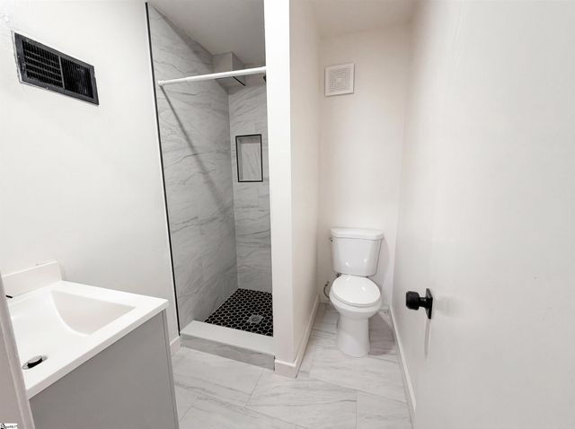 105 Foxhall Court, Easley, SC 29640