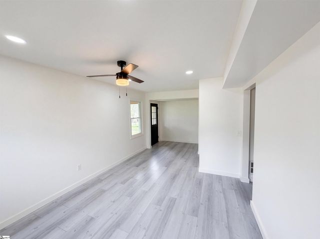 105 Foxhall Court, Easley, SC 29640