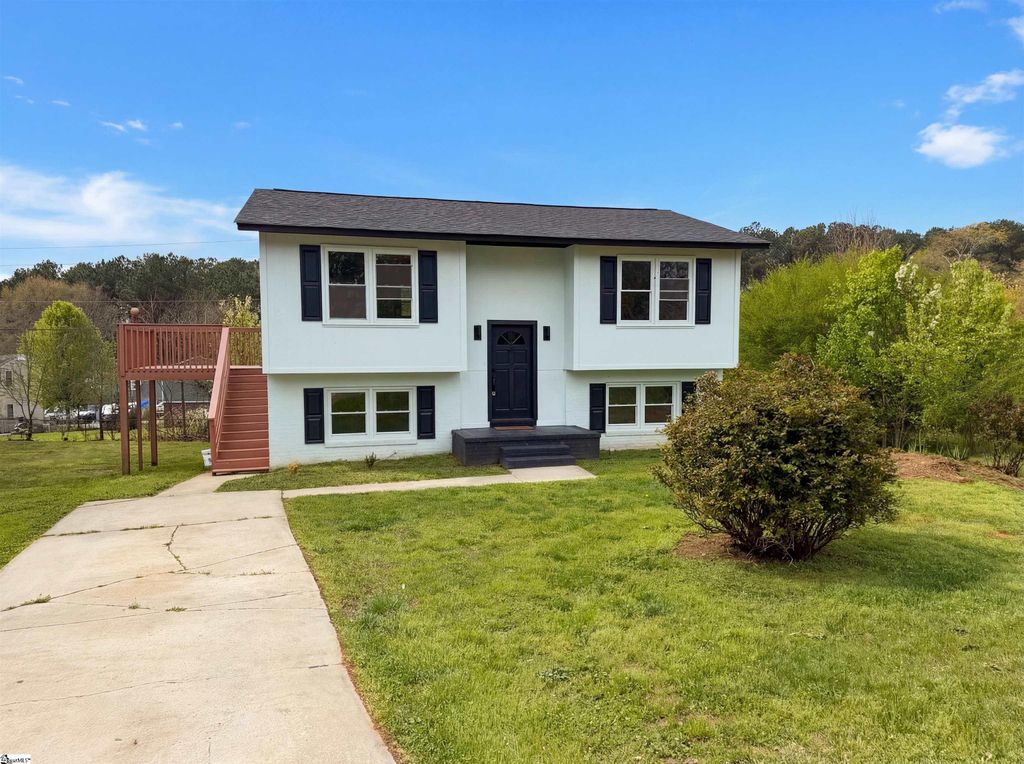 105 Foxhall Court, Easley, SC 29640