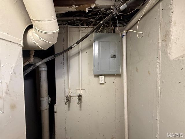 10536 Durness Drive, St Louis, MO 63137