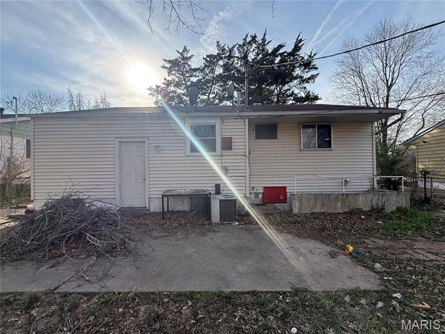 10536 Durness Drive, St Louis, MO 63137