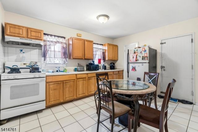 61 Holsman St, Paterson City, NJ 07522