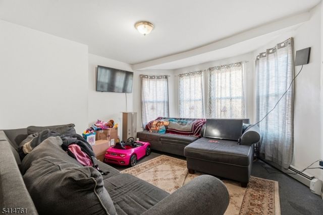 61 Holsman St, Paterson City, NJ 07522