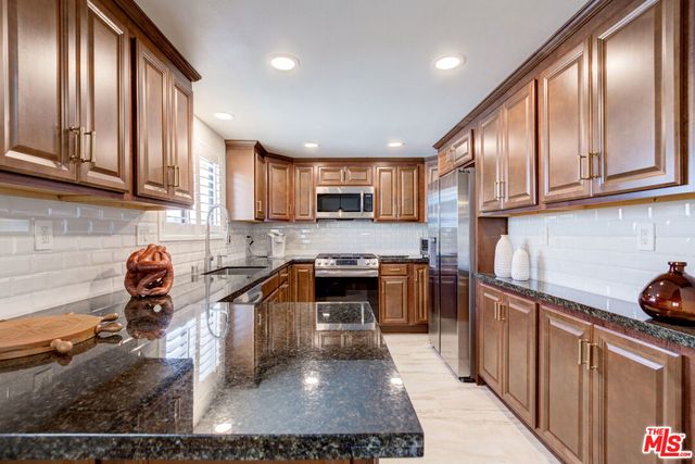 1106 Loma Drive, Hermosa Beach, CA 90254