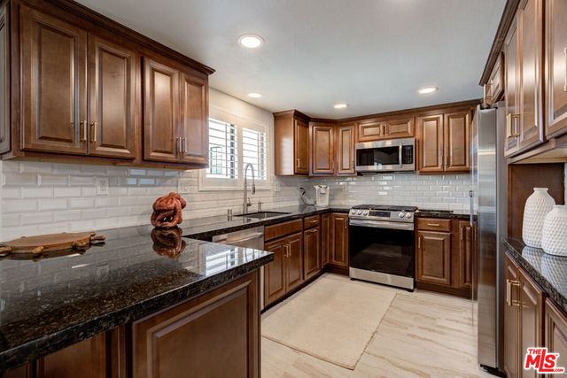1106 Loma Drive, Hermosa Beach, CA 90254