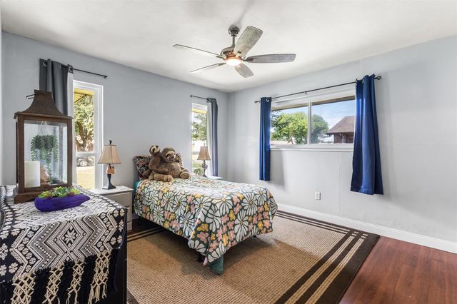 1527 17th Avenue N, Texas City, TX 77590