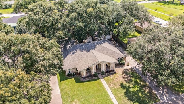 1527 17th Avenue N, Texas City, TX 77590