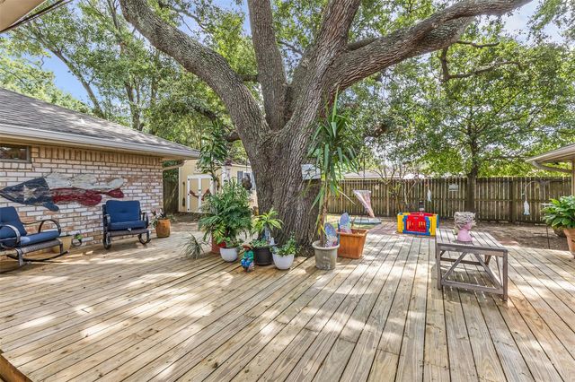 1527 17th Avenue N, Texas City, TX 77590