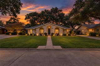 1527 17th Avenue N, Texas City, TX 77590