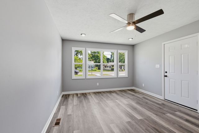 214 Rushwood Dr, Murfreesboro, TN 37130