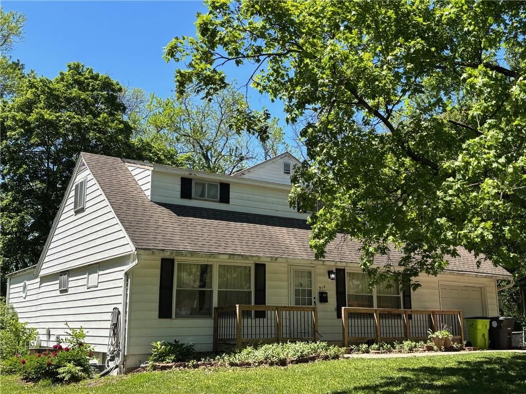 912 Ridge Drive, Belton, MO 64012