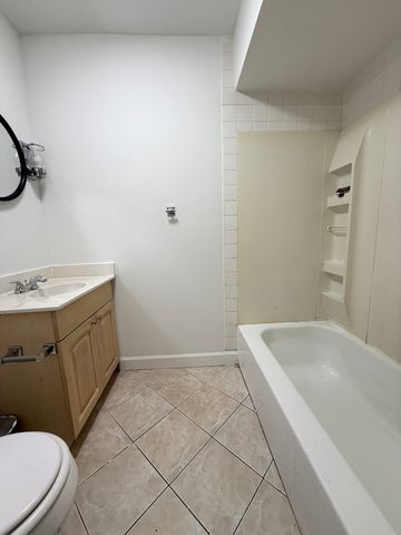 5011 Valley Lane 507, Streamwood, IL 60107
