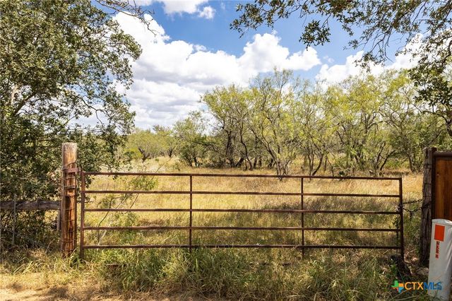 211 Halm Road, Seguin, TX 78155