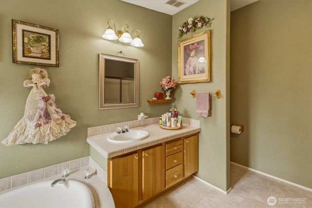 138 Twin Peaks Road, Toledo, WA 98591