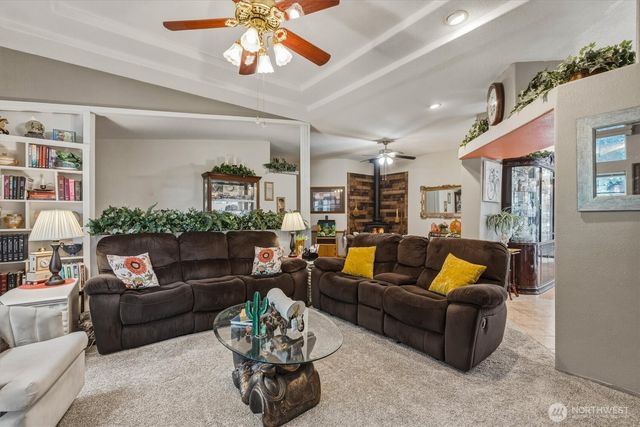 138 Twin Peaks Road, Toledo, WA 98591