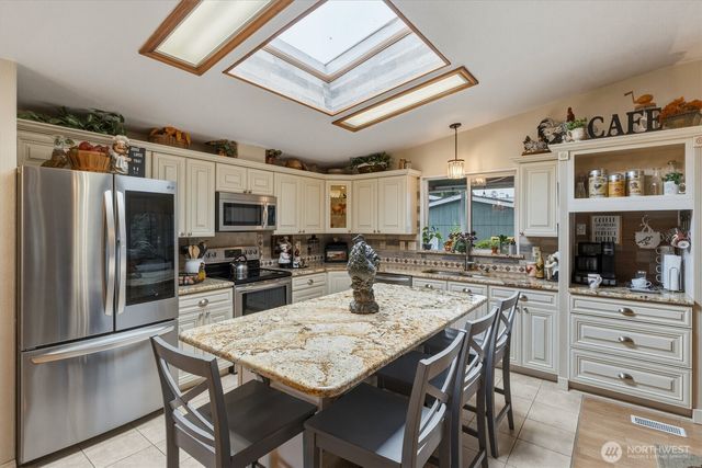 138 Twin Peaks Road, Toledo, WA 98591