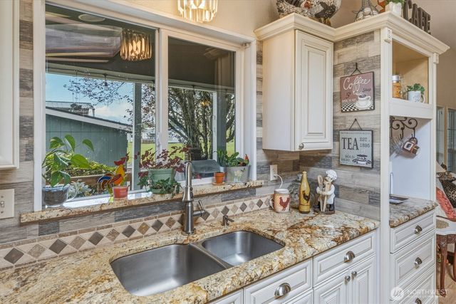 138 Twin Peaks Road, Toledo, WA 98591