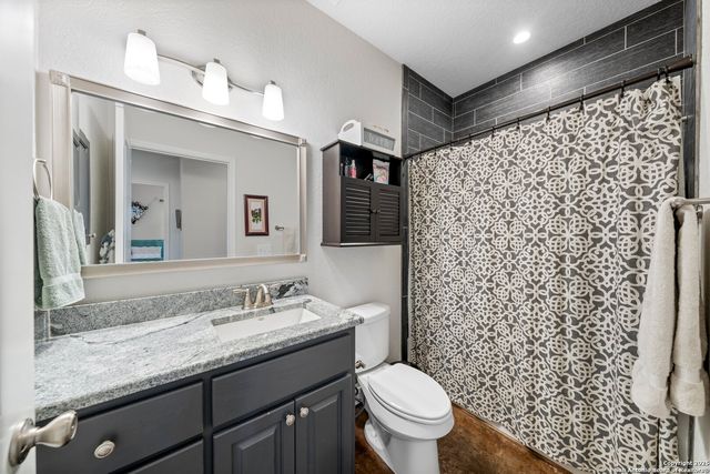 707 Englemann Oak Drive, Fredericksburg, TX 78624