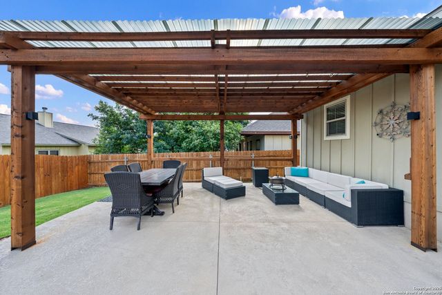 707 Englemann Oak Drive, Fredericksburg, TX 78624