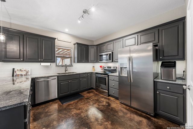 707 Englemann Oak Drive, Fredericksburg, TX 78624